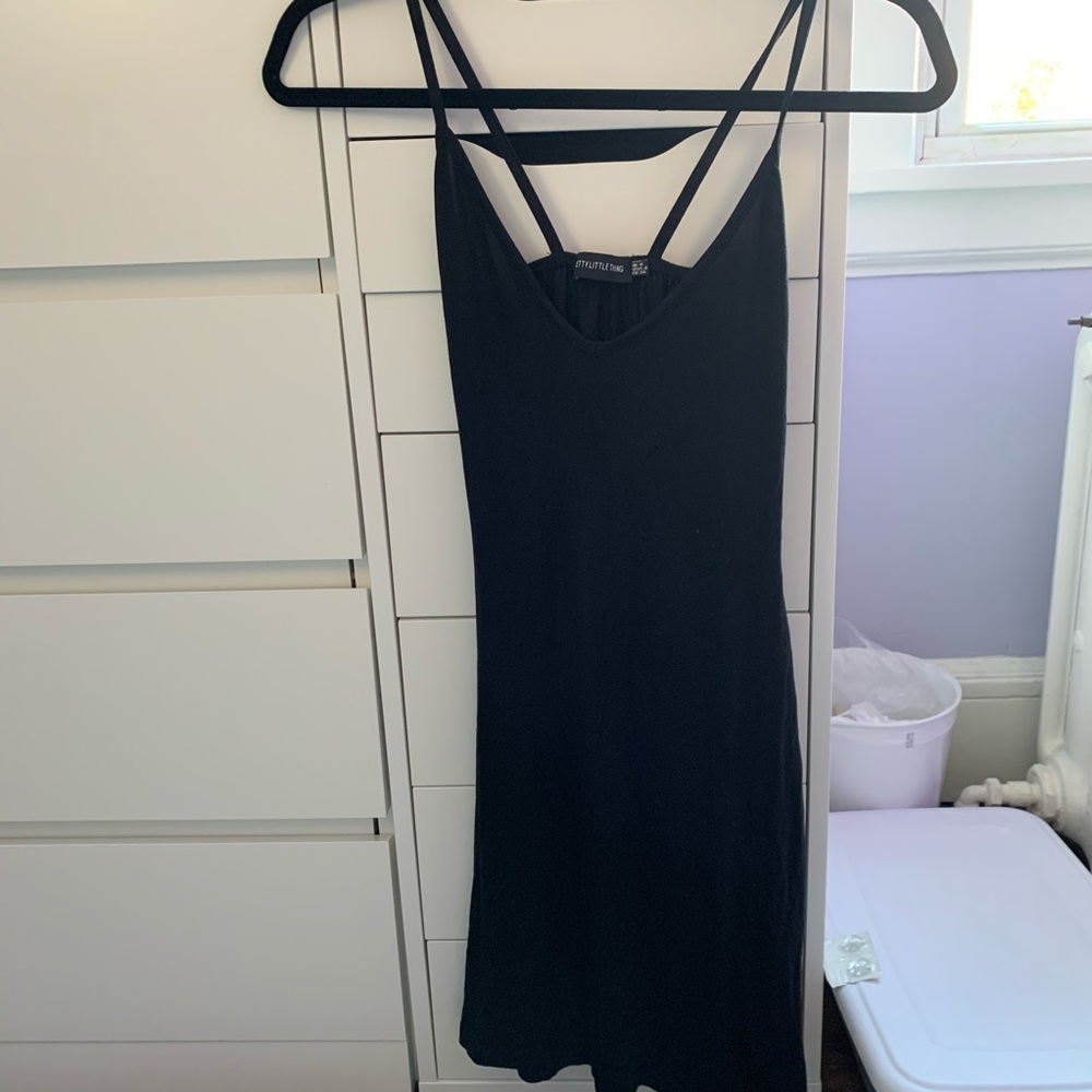 pretty little thing black v neck bodycon dress